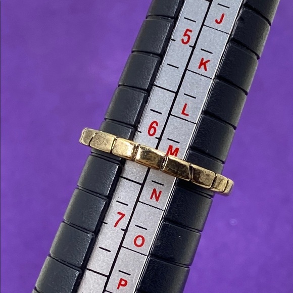 💛 Classic Gold Plated Textured Band Ring - Picture 2 of 7